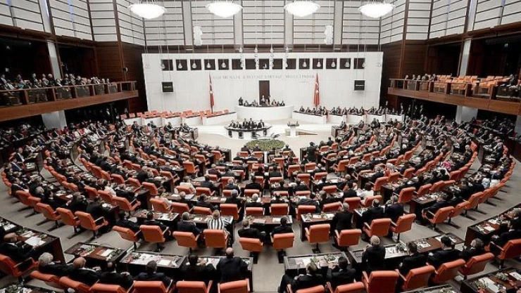 Meclis 'emeklilere zam' için mesai yapacak