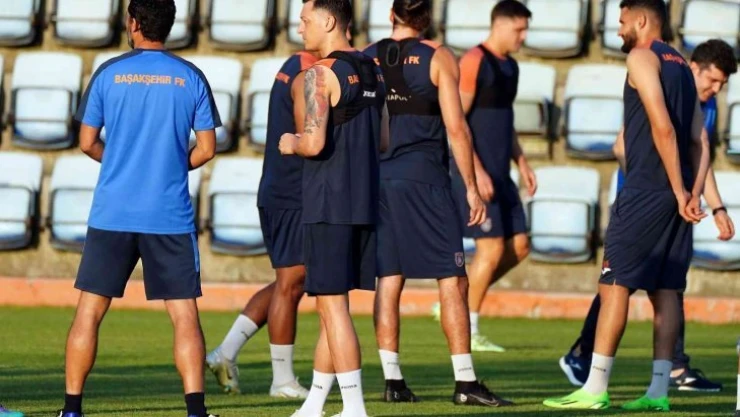 Medipol Başakşehir, Royal Antwerp maçı hazırlıklarını tamamladı