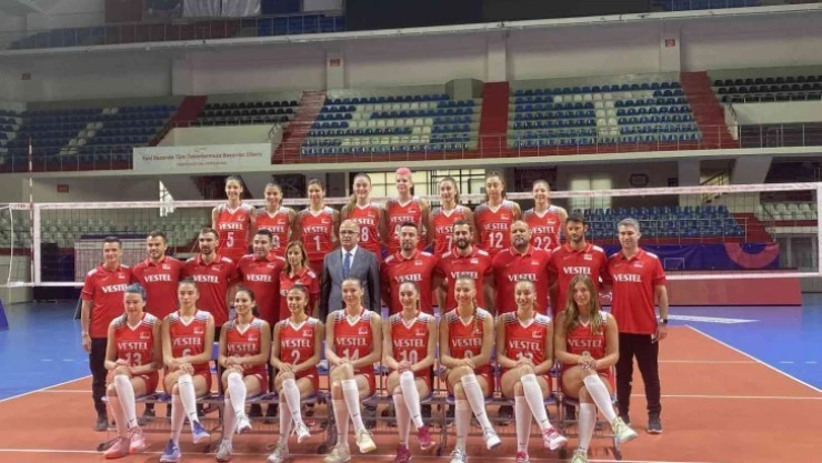 Mehmet Akif Üstündağ: 'FIVB Milletler Ligi'nin final etabı ilk defa Türkiye'de yapılacak'