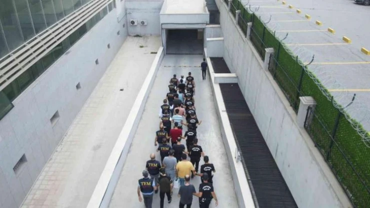 Mersin'de DEAŞ şüphelisi 14 kişi adliyeye sevk edildi