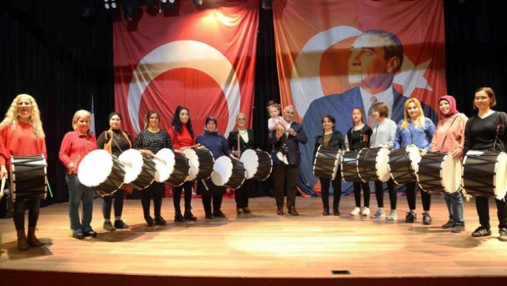 Mersinlileri sahura kadın Ramazan davulcuları uyandırdı