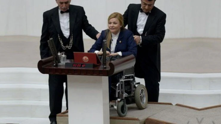 Milletvekili yeminine &quotBismillahirramanirrahim" ile başladı