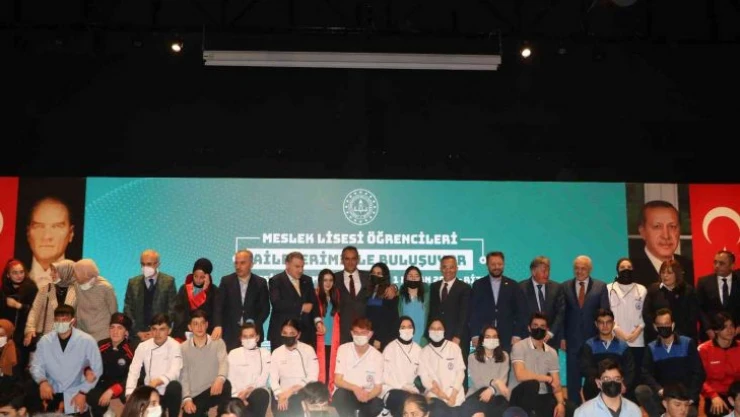 Milli Eğitim Bakanı Özer: 'Bir zamanlar ne olacak bu meslek liselerinin halinden gelinen nokta artık herkesin yer almak istediği bir meslek lisesi'