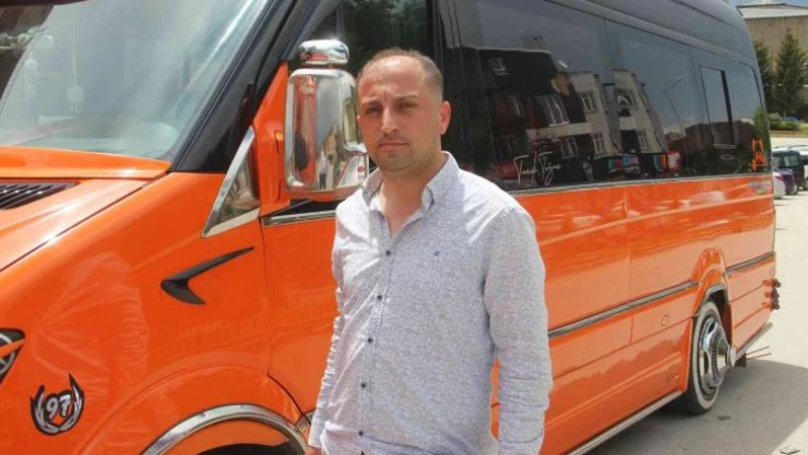 Minibüs şoförü bayılan yolcuyu güzergah değiştirip hastaneye yetiştirdi