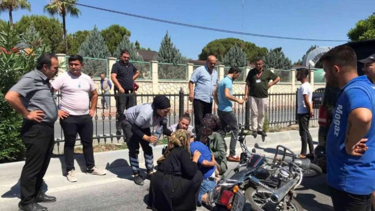 Motosiklet kazasında baba ve kızı yaralandı