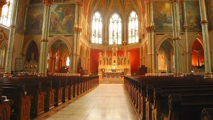 Müslümanlara hakaret eden papaz suçsuz bulundu