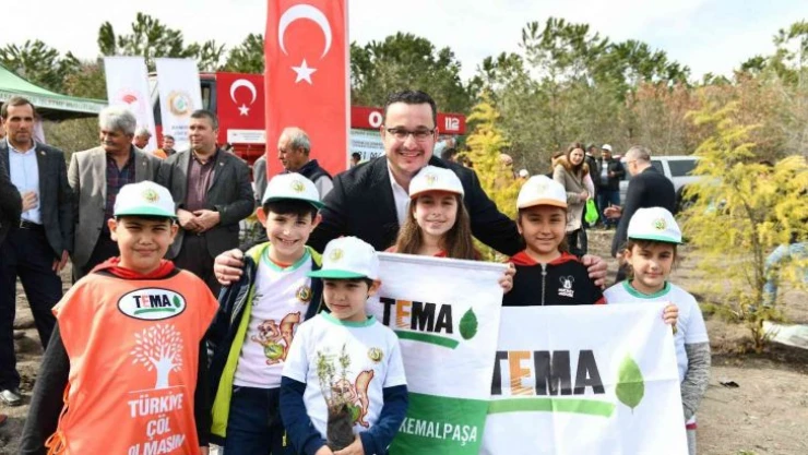 Mustafakemalpaşa'da miniklerden 15 bin fidan