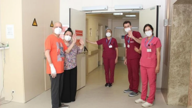 Nakil öncesi hastanede dünya evine giren lösemi hastası taburcu oldu