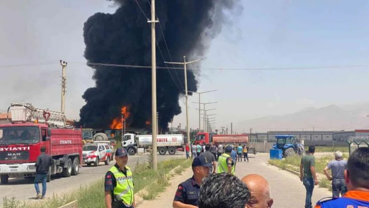 Niğde'de yağ fabrikasında yangın