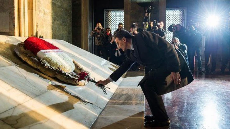 Nobel ödüllü Sancar Anıtkabir'i ziyaret etti