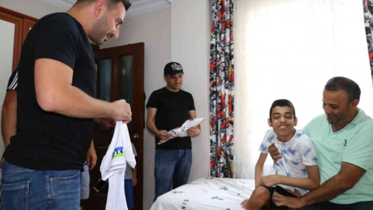 Ölümün 'pençesi'ndeki Beşiktaşlı Burak'a Çarşı grubundan destek