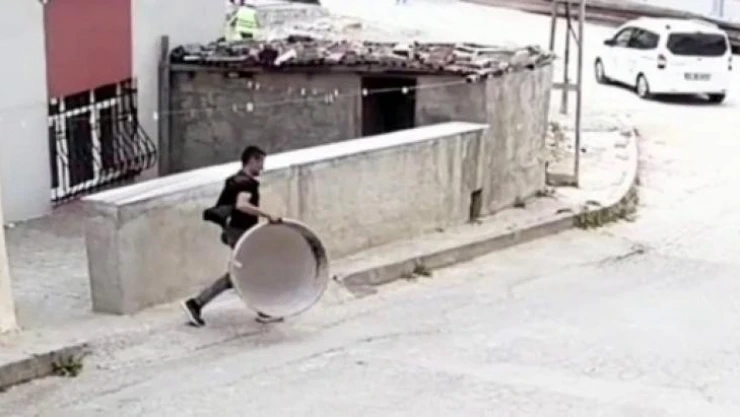 Önce tepsiyi sonra sobayı çaldı: O anlar kamerada