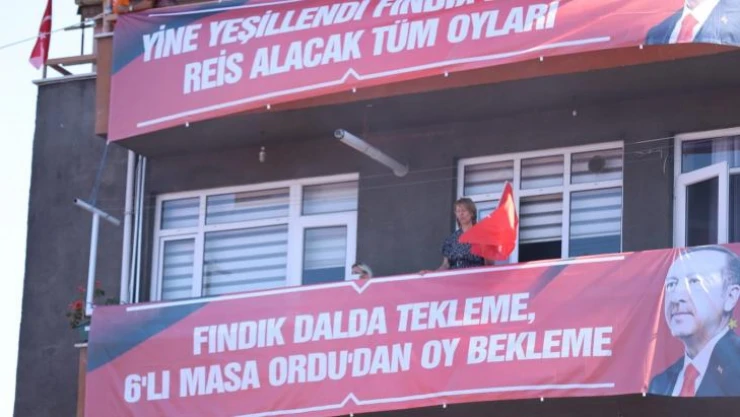 Ordu'da pankartların dili: 'Fındık dalda tekleme, 6'lı masa Ordu'dan oy bekleme'