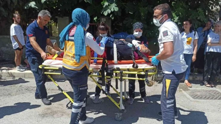 Otomobil ile hafif ticari araç çarpıştı: 4 yaralı