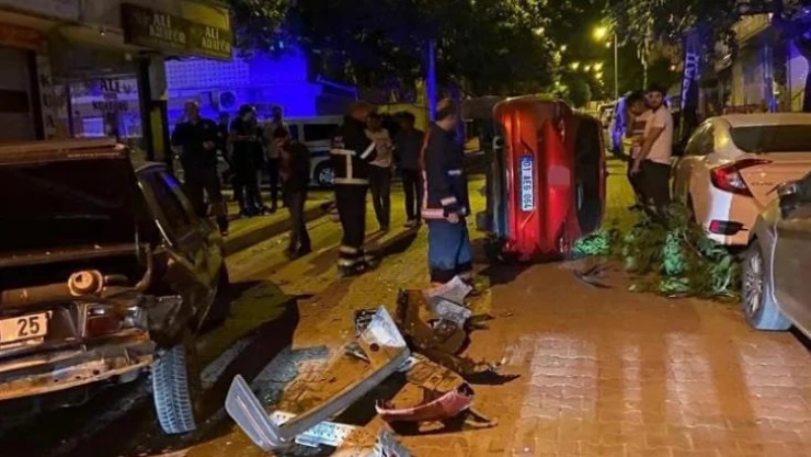 Otomobil önce ağaca, sonra park halindeki araca çarparak durabildi