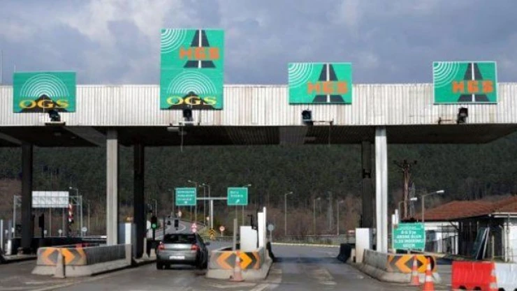 Otoyol ve köprülerde ücretsiz geçiş başladı