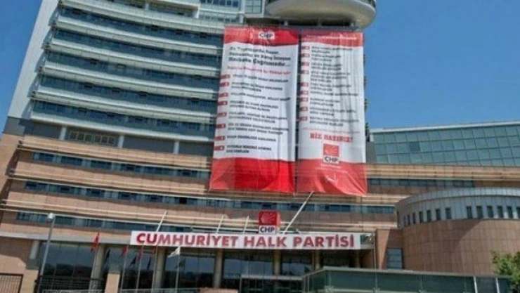 Özçelik CHP Genel Başkan Yardımcılığından istifa etti