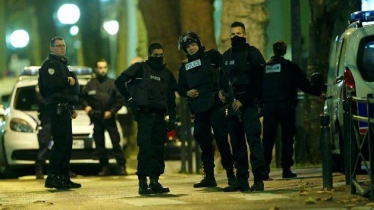 Fransa'da Paris katliamı şüphelilerine şafak operasyonu: İçeride 1 kişi kaldı