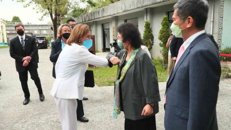 Pelosi Tayvan'dan ayrıldı