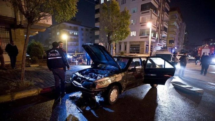 Polisten kaçan şüphelinin otomobili yandı