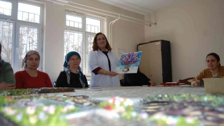 Resimleri üç boyutlu hale getirip hareketli tablolar yapıyorlar