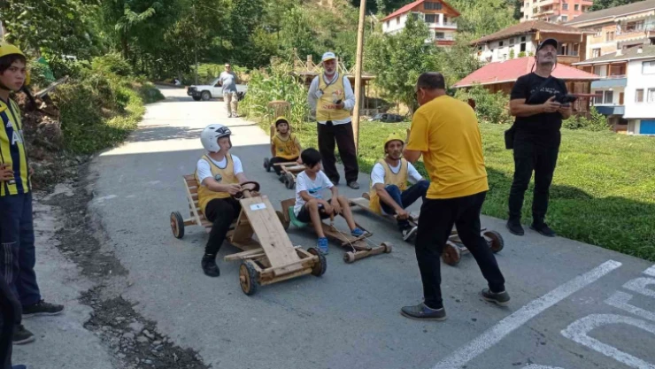 Rize'de 'Lazralli Tahta Araba Yarışları' bu yılda nefes kesti