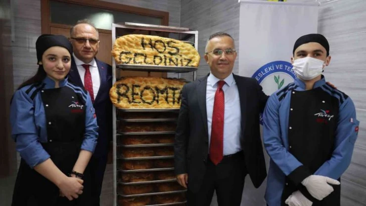 Rize'de lise öğrencileri okullarında kendi ekmeğini kendisi pişirecek