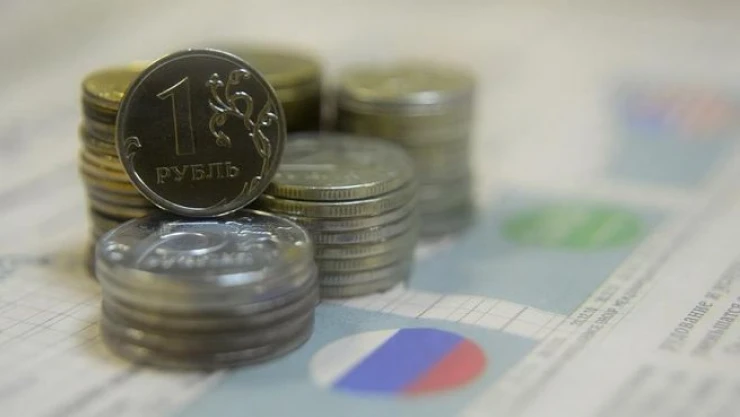 Ruble için yine tehlike çanları