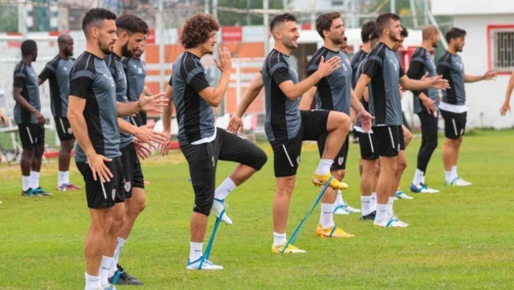 Samsunspor'da 15 futbolcu geldi, 14 futbolcu gitti