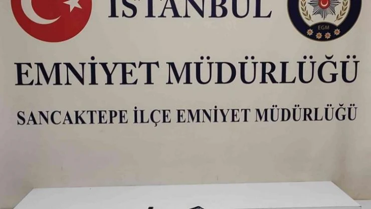 Sancaktepe'de pes dedirten hırsızlık: Önce anahtarı sonra aracı çaldı