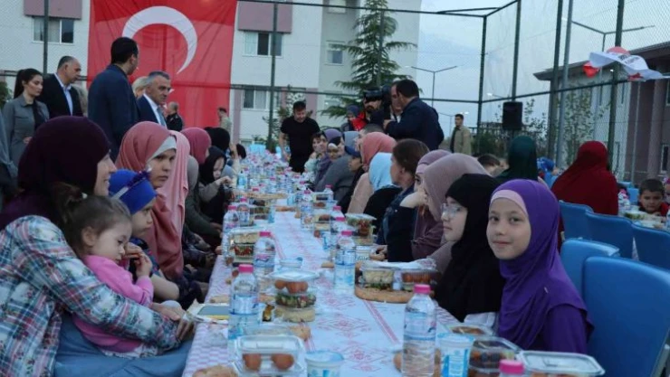 Savaş mağduru Tatar Türklerine iftar