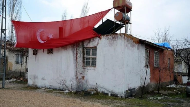 Şehit Aktaş'ın kirada oturan annesine ev alınacak