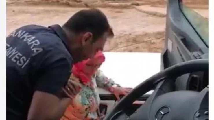Selde mahsur kalan vatandaşı itfaiye ekipleri kurtardı