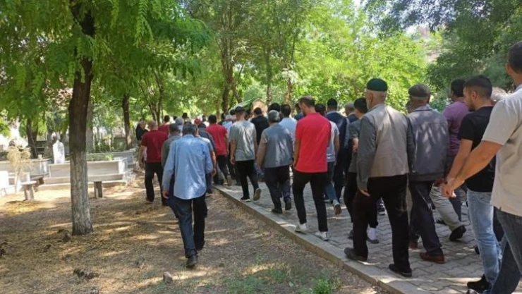 Siirt'te çayda boğulan hemşire toprağa verildi