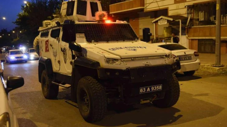 Silahlı çatışmanın ortasında kalan anne ve 2 çocuğu yaralandı