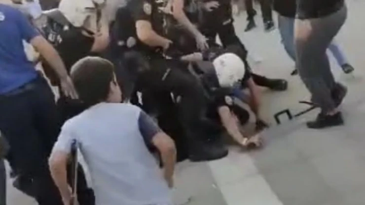 Silopi'de taciz iddiası ortalığı savaş alanına çevirdi, linç girişimini polis önledi