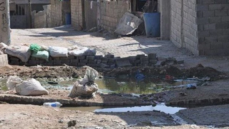 Şırnak'ta teröristlerin kazdığı hendekler kapatılıyor