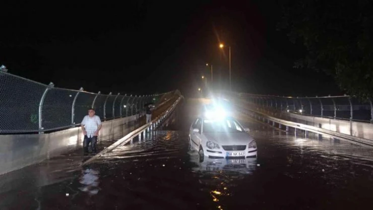 Sivas'ta sağanak yağış hayatı olumsuz etkiledi