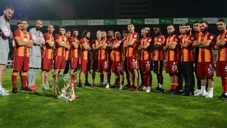 Son şampiyon kupada sahne alıyor
