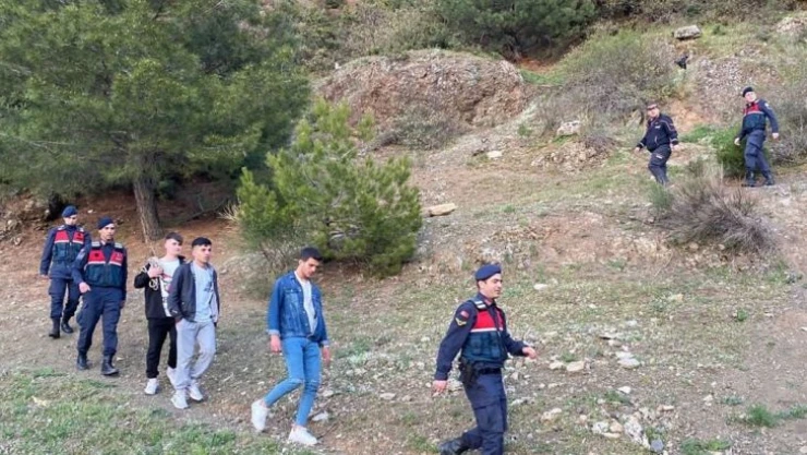 Spil'de mahsur kalan gençleri AFAD ve jandarma kurtardı