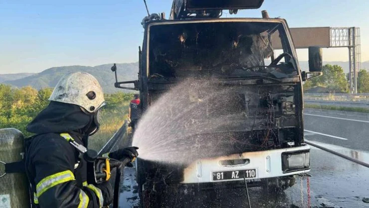 Sulama aracı küle döndü