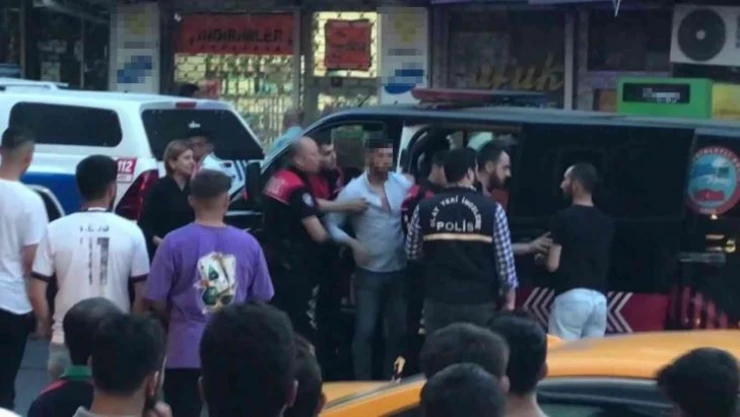Sultanbeyli'de genç kıza telefoncuda taciz iddiası mahalleyi ayağa kaldırdı
