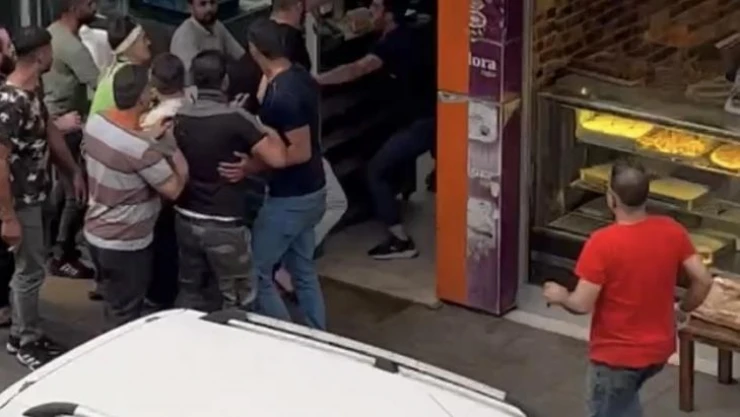 Sultanbeyli'de parasını ödemeyen müşteri ile lokanta çalışanları arasında kavga