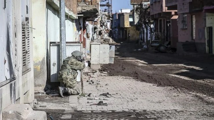 Sur ve Cizre'de 6 terörist etkisiz hale getirildi
