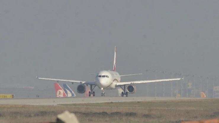 Suriye uyruklu çocuk, uçağa kaçak bindi