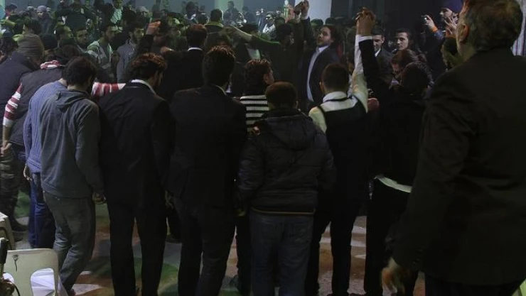 Suriye'de bombaların gölgesinde toplu nikah