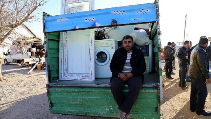 Suriyelilere Türk nakliyeciler de 'omuz veriyor'