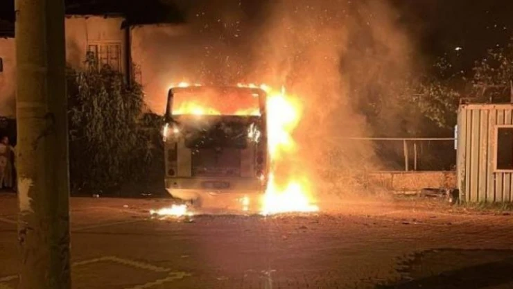 Takım otobüsü alevlere teslim oldu