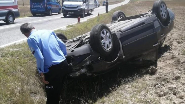 Takla atan otomobildeki kadın ve 2 çocuğu yaralandı