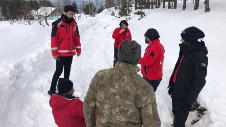 Tamir için gitti, donmaktan UMKE kurtardı